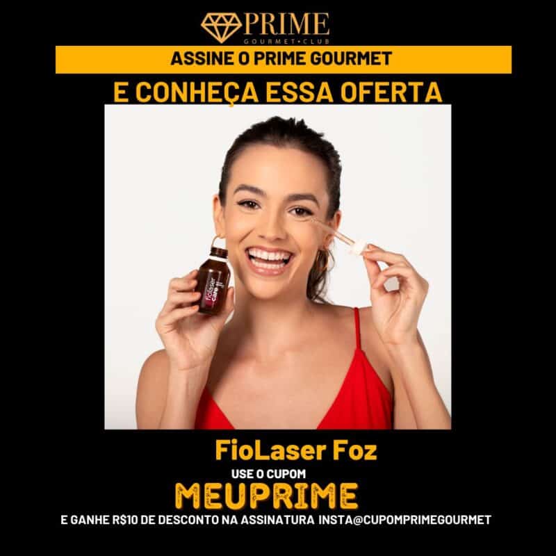 Mulher sorridente apresentando produto Prime Gourmet.