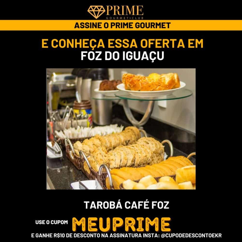 Buffet de café da manhã com pães e bolos.