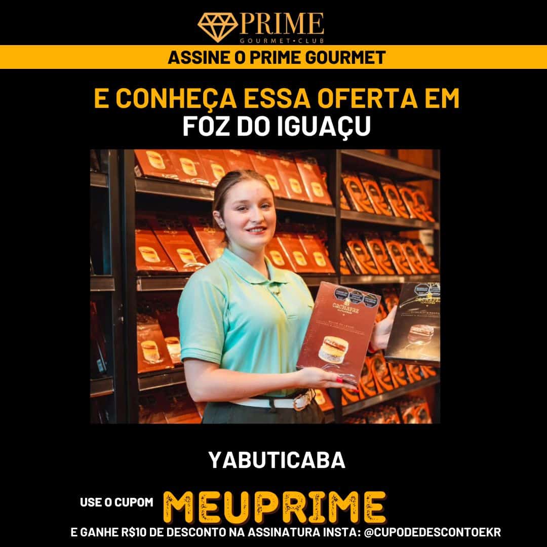 Mulher apresentando oferta do Prime Gourmet Club.