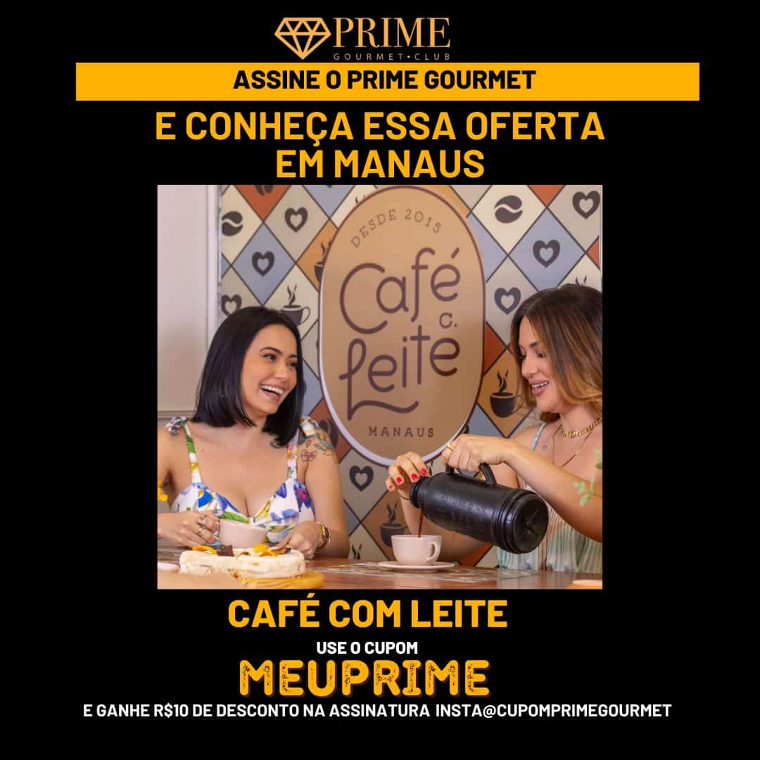 Duas mulheres sorrindo em café de Manaus.