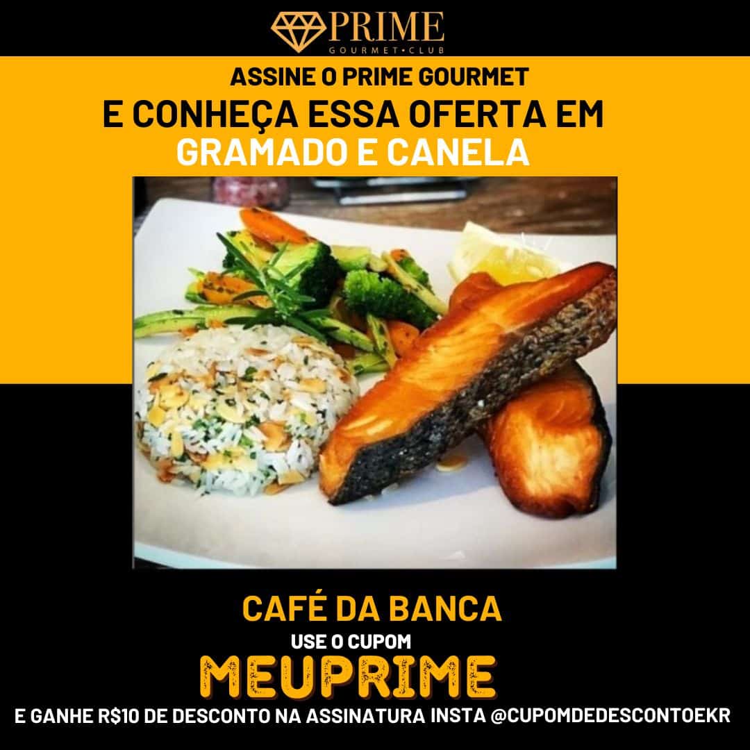 Prato de salmão com arroz e legumes.
