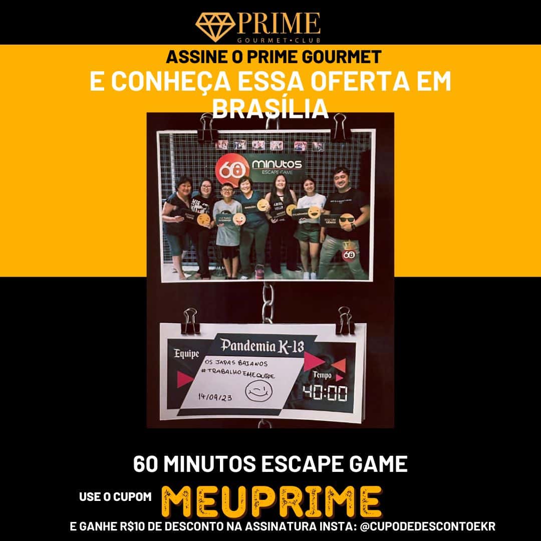 Equipe comemora jogo de escape em Brasília.