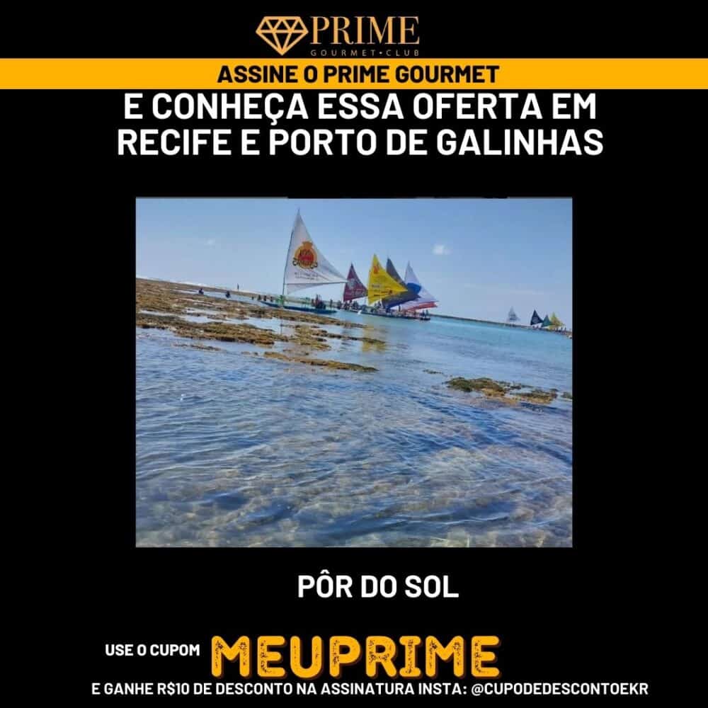 Jangadas ao pôr do sol em Porto de Galinhas.