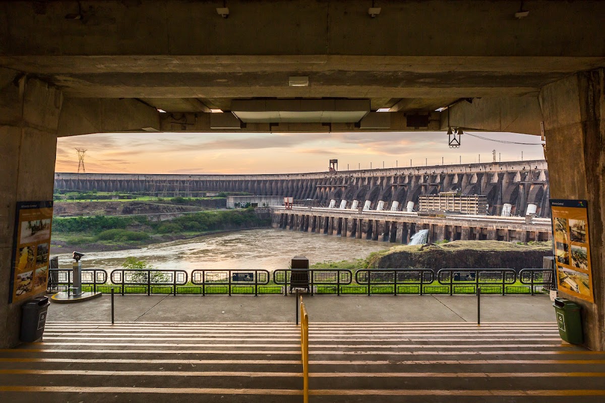 Foto real de Mirante Central da Itaipu