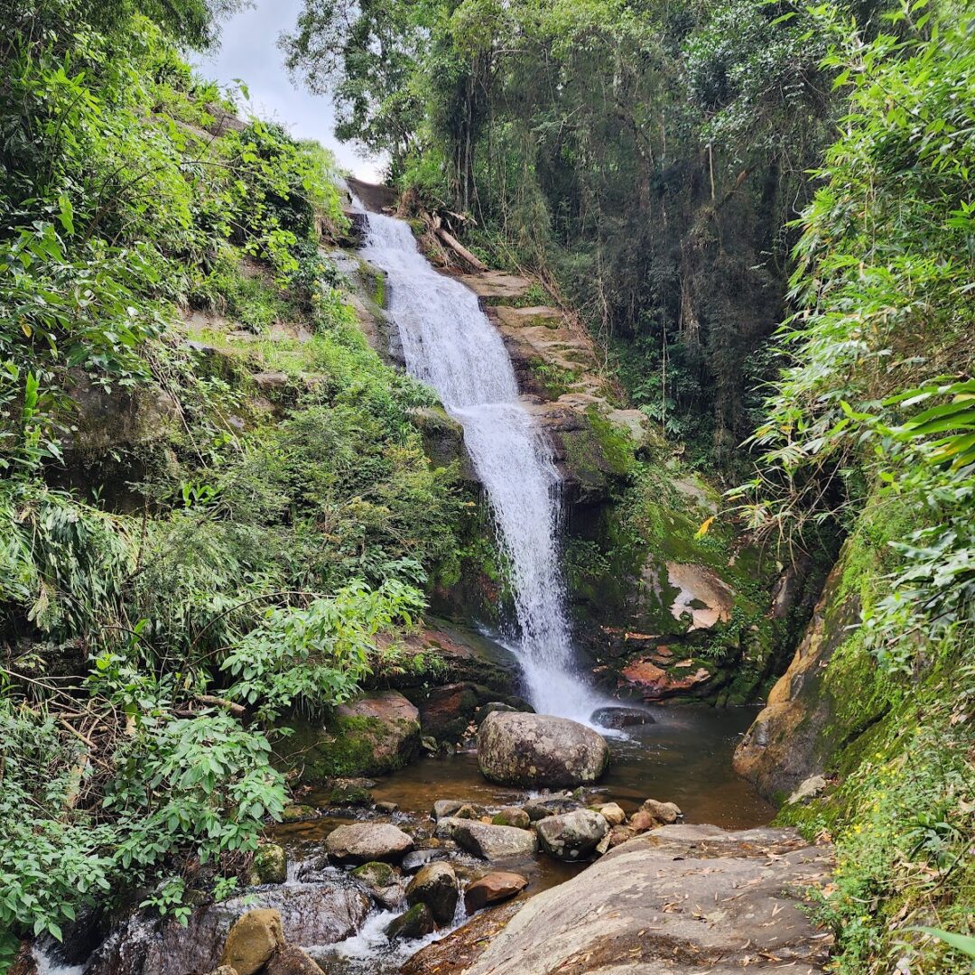 Foto real de Cachoeira do Pico
