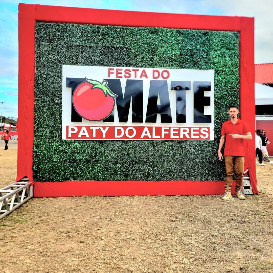 Foto real de Monumento ao Tomate