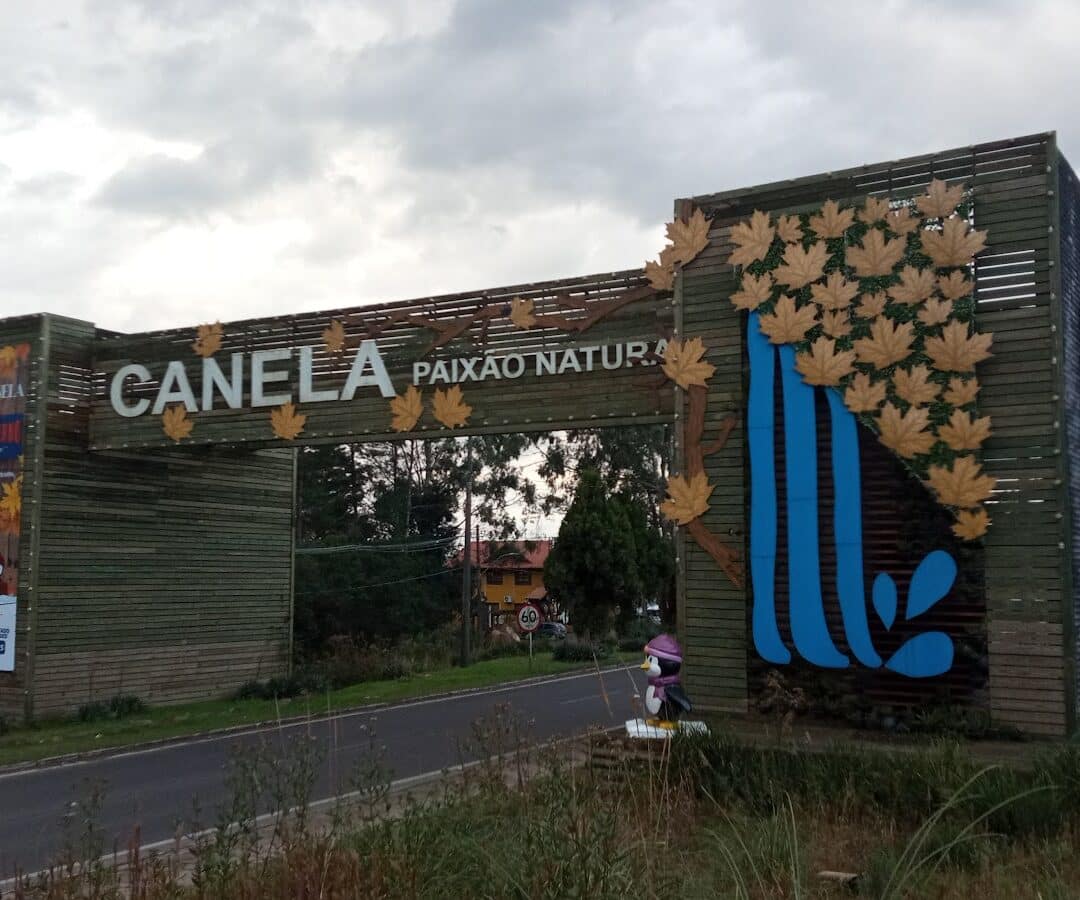 Foto real de Pórtico de Canela