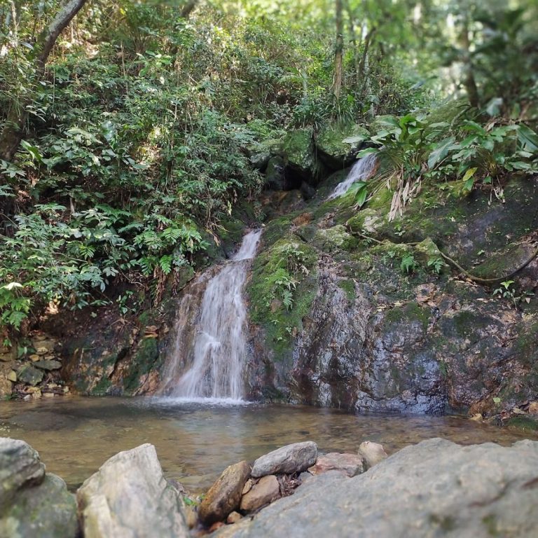Cachoeira Praia Vermelha Molha