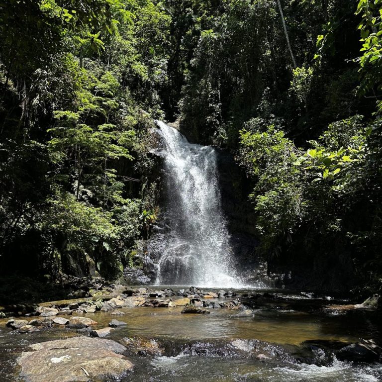 Foto real de Cachoeira do Arco Íris