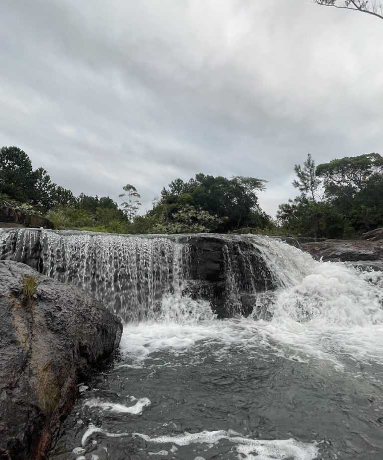 Foto real de Cachoeira do Caldeirão