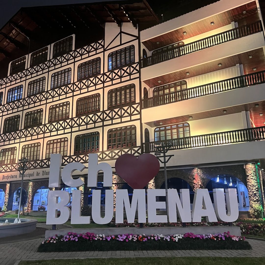 Foto real de Letreiro Ich Liebe Blumenau