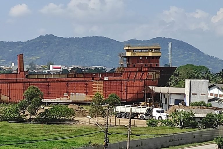 Foto real de Navio abandonado