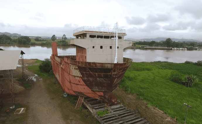 Foto real de Navio abandonado