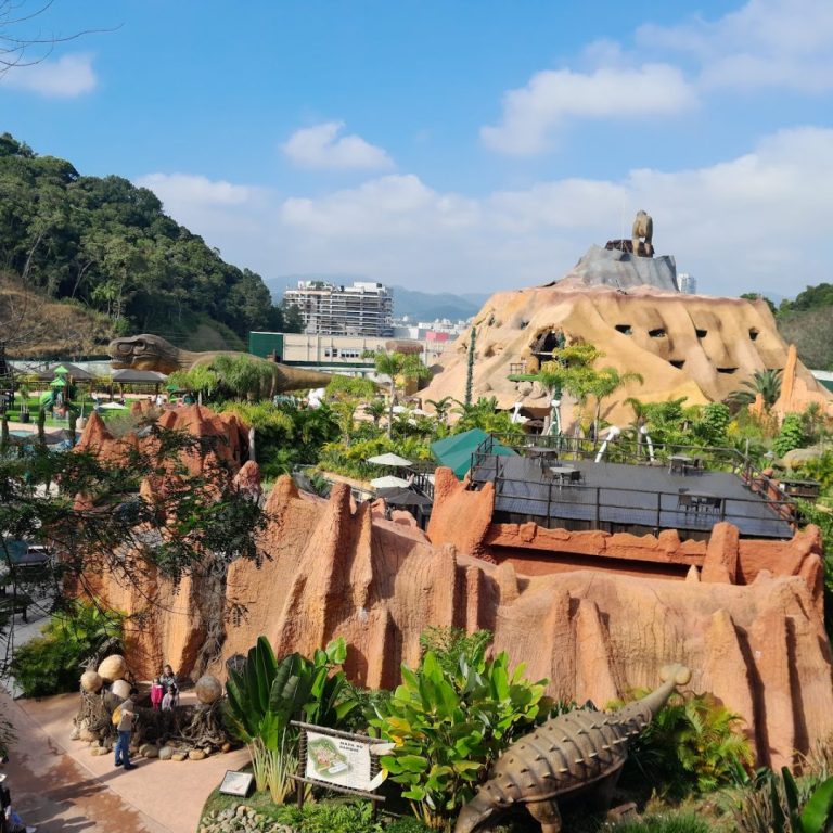 Foto real de Parque dos Dinossauros - Aventura Jurássica - Atração Turística de Balneário Camboriú