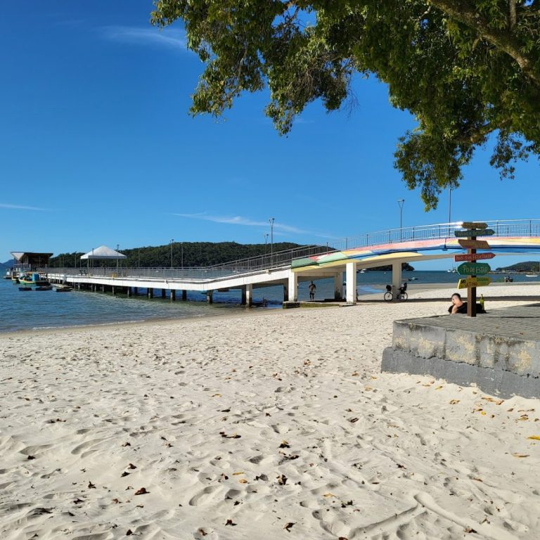 Foto real de Píer Turístico Municipal de Porto Belo