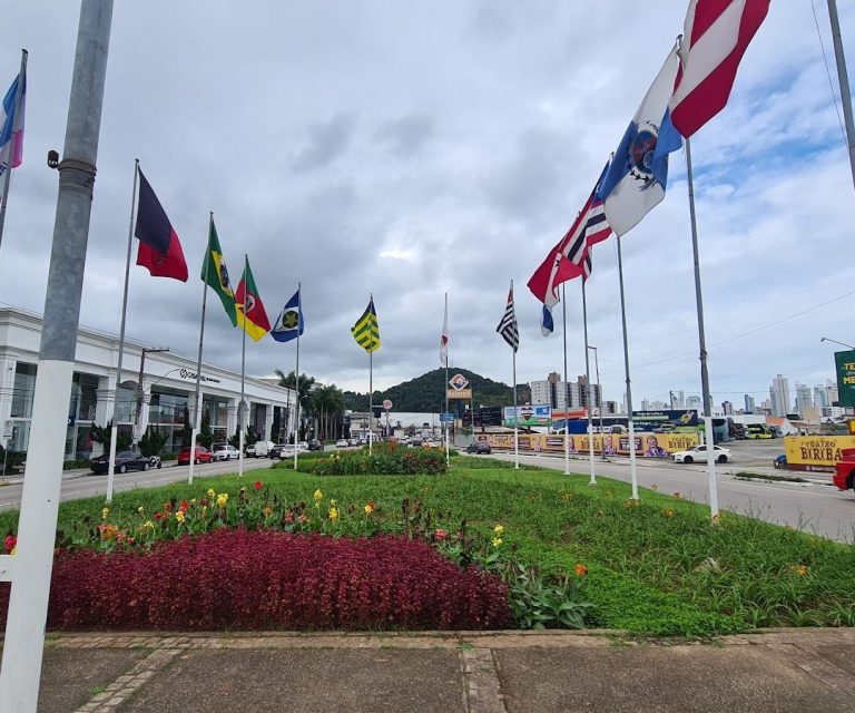Praça das Bandeiras Balneário Camboriú