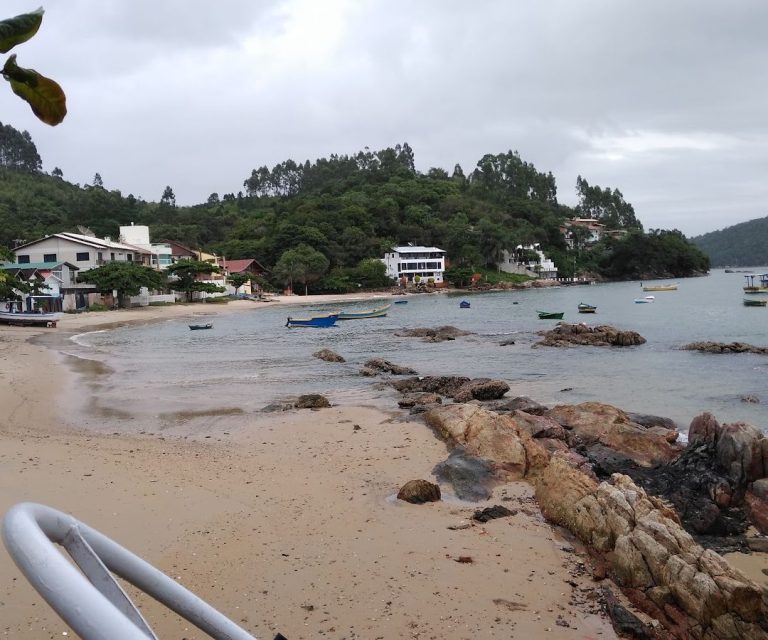 Foto real de Praia do Araçá