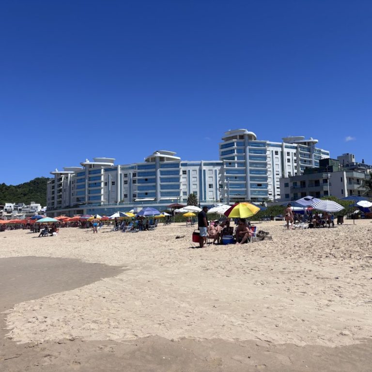 Foto real de Praia dos Amores