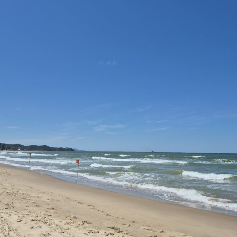 Foto real de Praia dos Amores