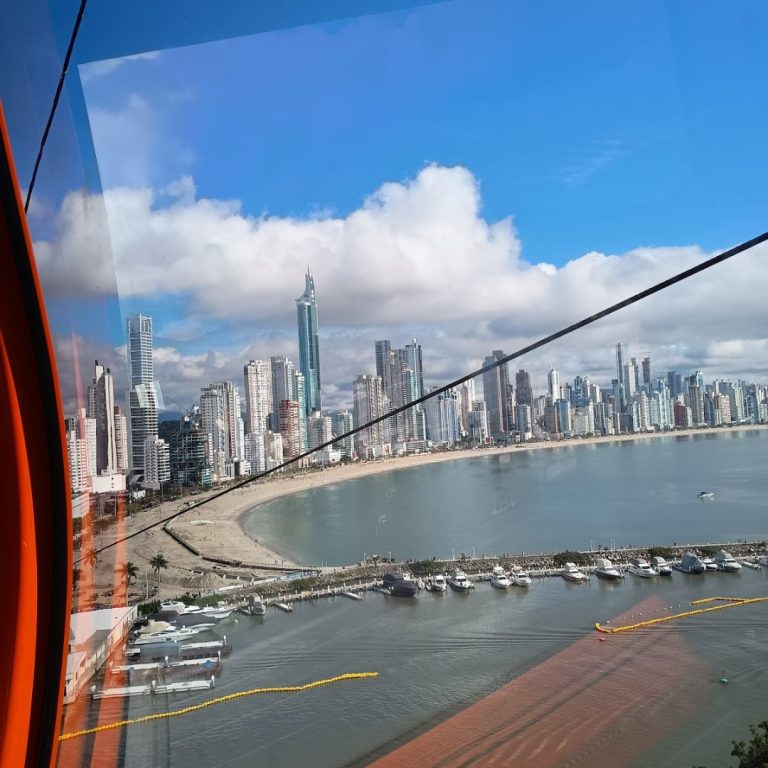 Foto real de Teleférico - Estação 2 Mata Atlântica - Parque Unipraias